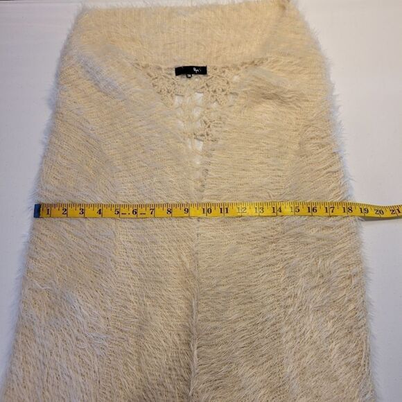 Ryu Winter White Super Soft Vest Fuzzy Crochet Hippie Vest Small/Medium - Picture 14 of 15